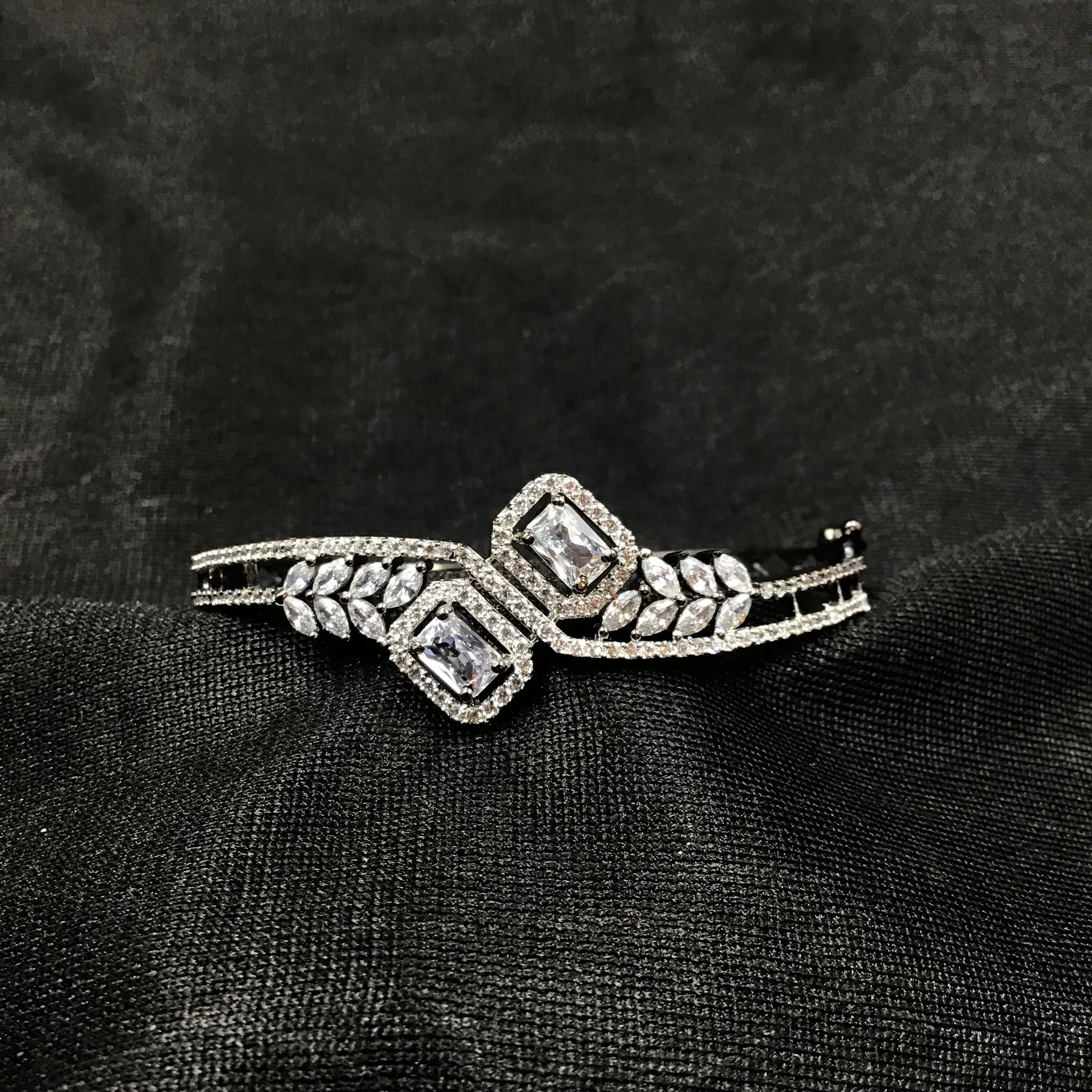 Openable Zircon/AD Bracelet 3247-11