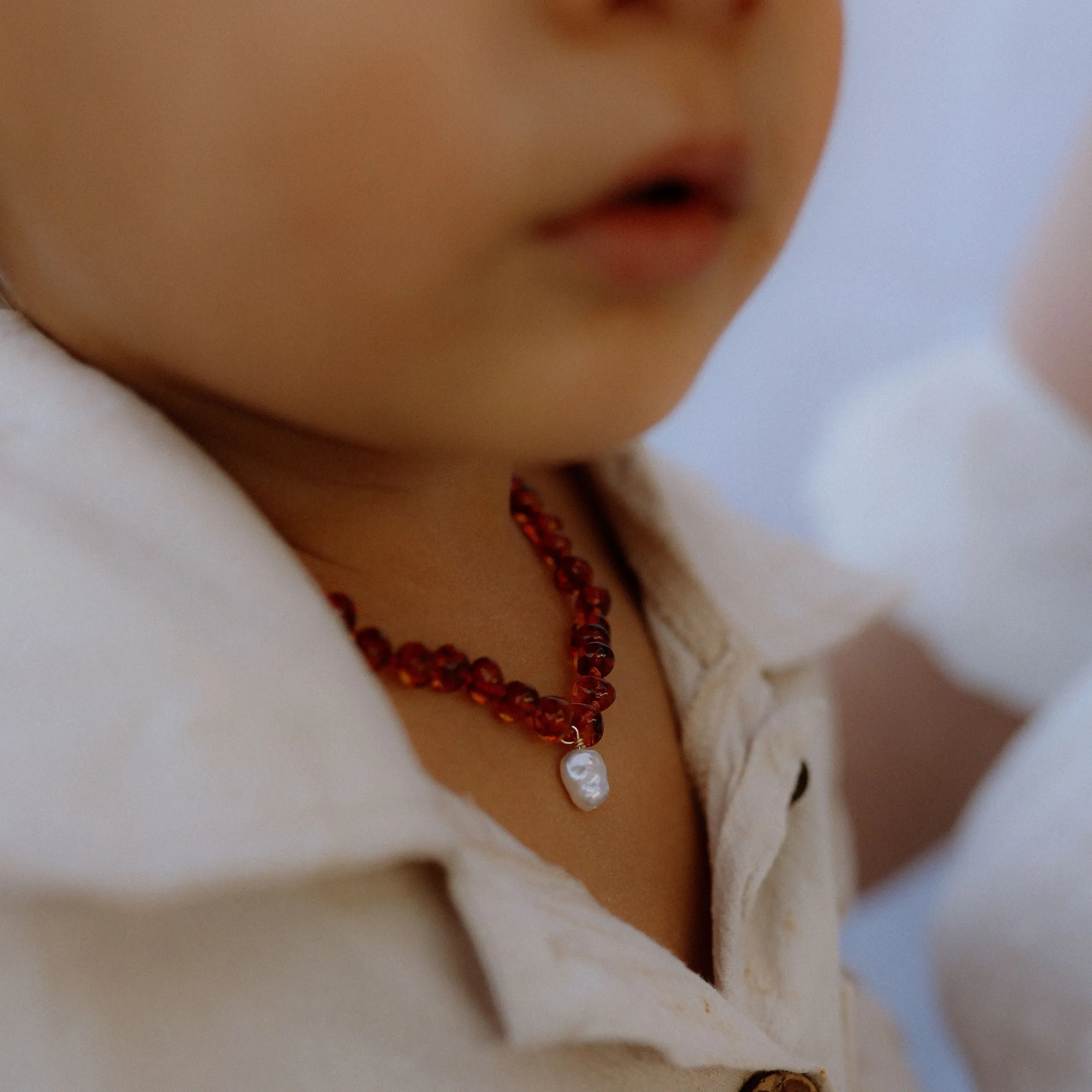 the amber necklace - solid gold