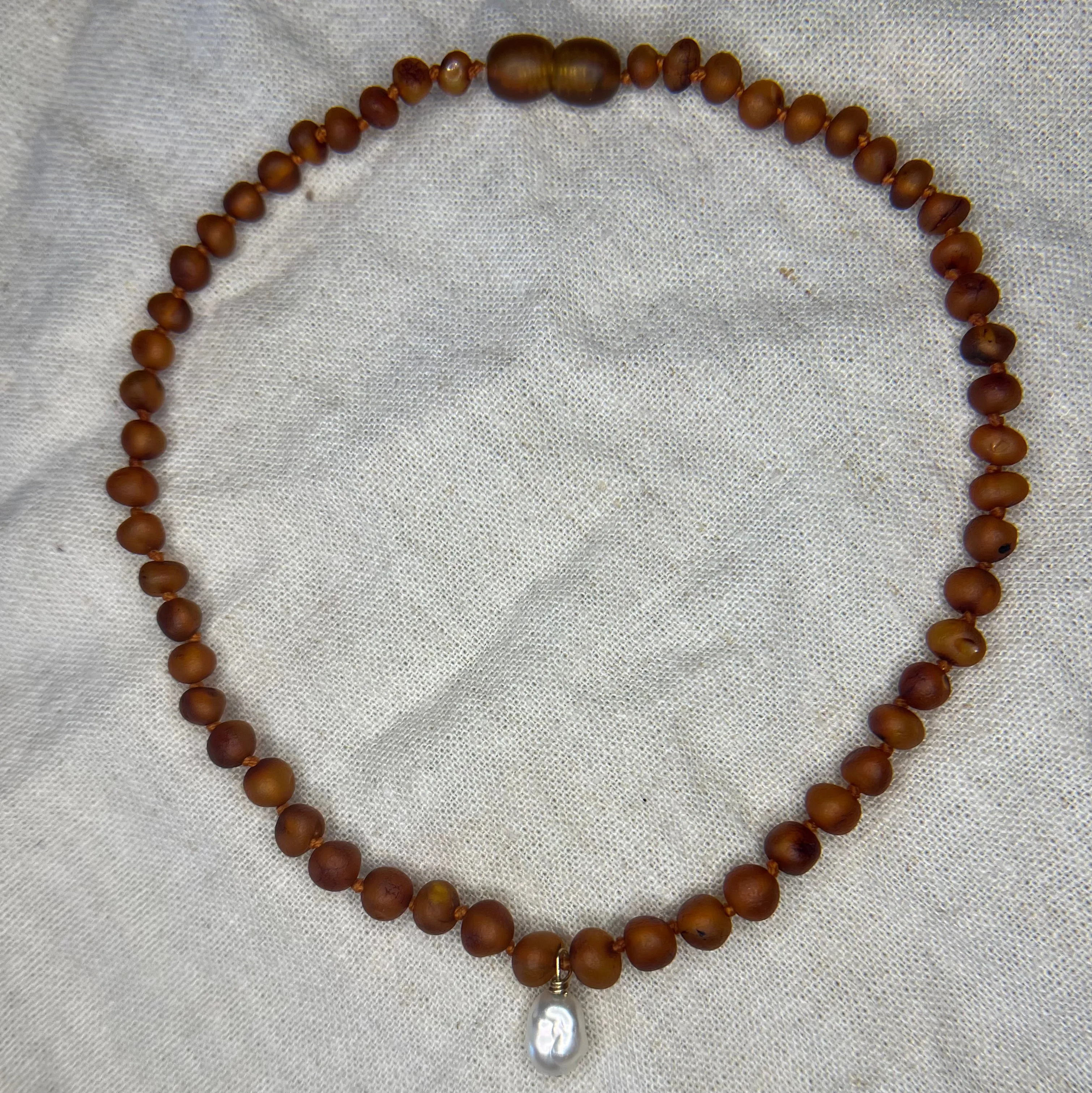 the amber necklace - solid gold